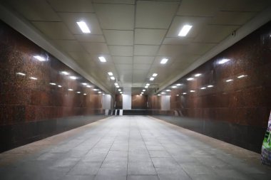 nigh de insanlar olmadan ışıkları ile yeraltı geçit