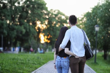 Genç çift ilk tarihte