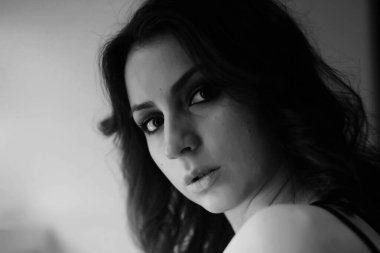 Kız makyaj siyah-beyaz yapmak