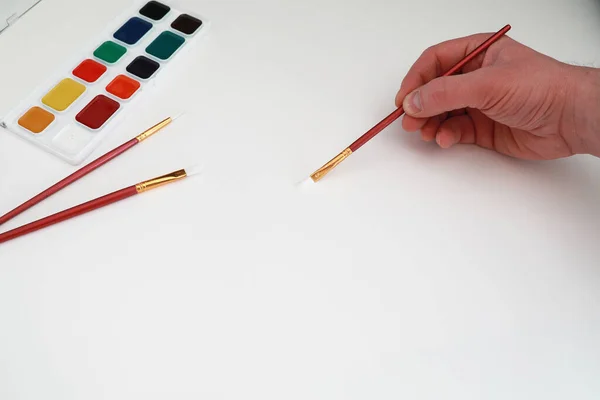 Pitture da disegno su un foglio bianco di carta — Foto Stock