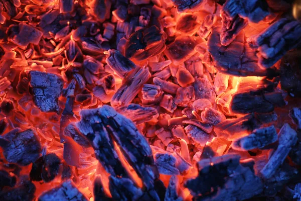 Burning Red Hot Sparks Fly Big Fire Burning Coals Flaming — Stock Photo, Image