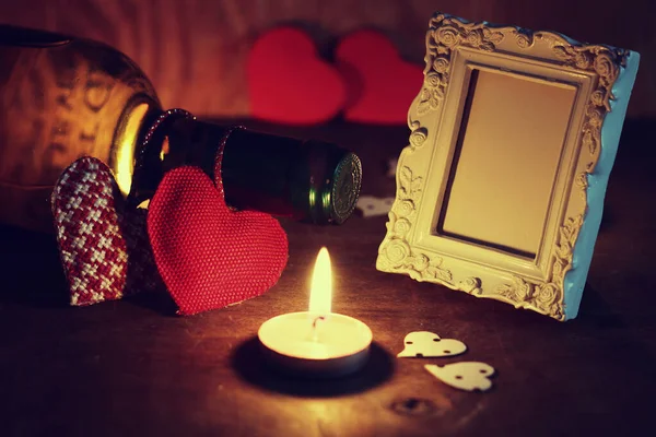 Aftelkalender voor Valentijnsdag kaarsen wijn — Stockfoto