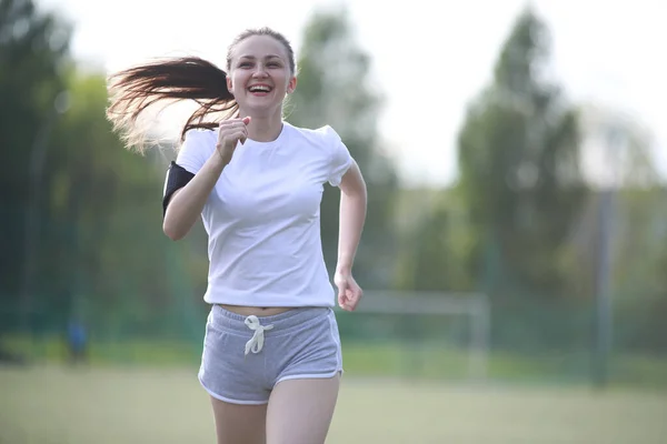 Meisje en sport levensstijl doen oefeningen — Stockfoto