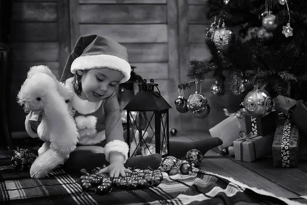 Un niño esperando a Santa Claus — Foto de Stock