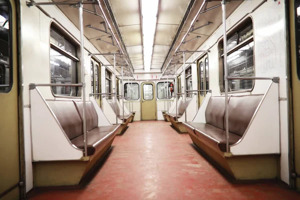 Voiture de métro avec sièges vides. Métro vide . — Photo