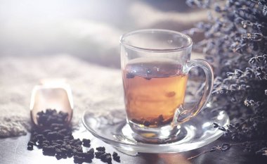 Bir hizmet tabloda çay demlendi