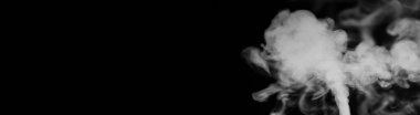 Beyaz Siyah bir arka plan üzerinde duman. Doku duman. Wh kulüpleri