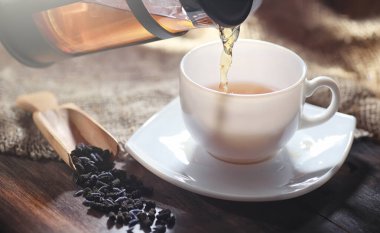 Bir hizmet tabloda çay demlendi