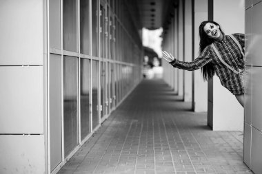 Kız bir palyaço makyaj siyah ve beyaz