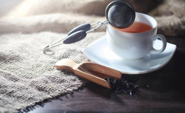 Bir hizmet tabloda çay demlendi