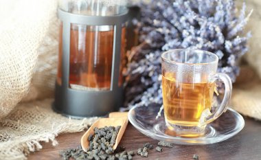 Bir hizmet tabloda çay demlendi