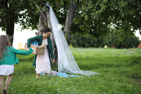 mother with daughter at a picnic