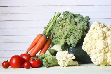 Taze sebze rustik ahşap arka plan