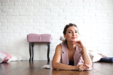 Kızları olan genç ve güzel bir aile.