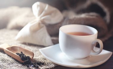 Bir hizmet tabloda çay demlendi