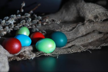 Çuval bezi üzerinde Yumurta Boyalı Paskalya