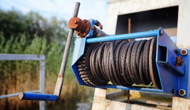 Doku metalik. Sanayi kökenli bir eski paslı