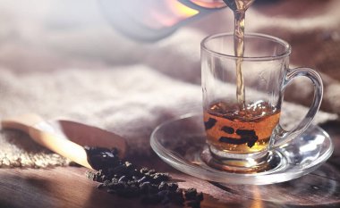 Bir hizmet tabloda çay demlendi