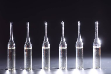 Tıbbi ilaç ampulleri. Enjeksiyon için ilaçlar.