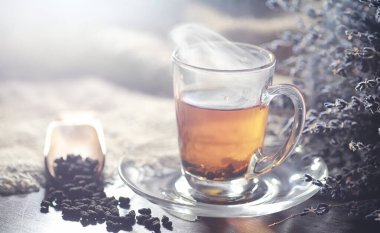 Bir hizmet tabloda çay demlendi