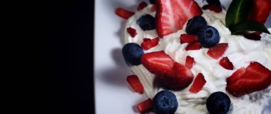 taze çilek ile Lor Tatlısı