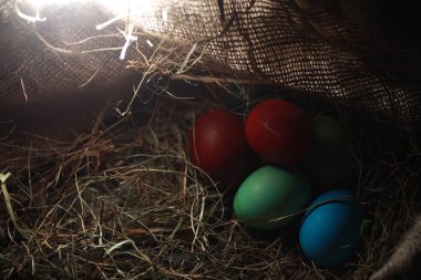 Çuval bezi üzerinde Yumurta Boyalı Paskalya