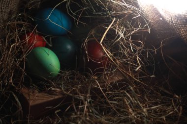 Çuval bezi üzerinde Yumurta Boyalı Paskalya