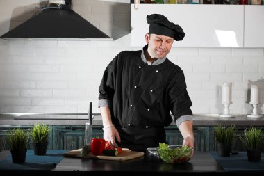 Adam yemek hazırlanıyor gıda sebze mutfak at