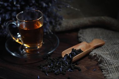 Bir hizmet tabloda çay demlendi