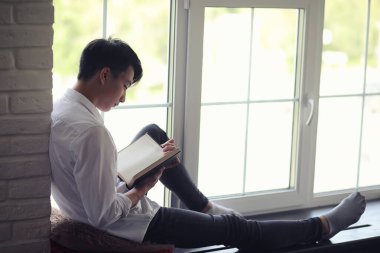 Asya genç adam öğrenci 