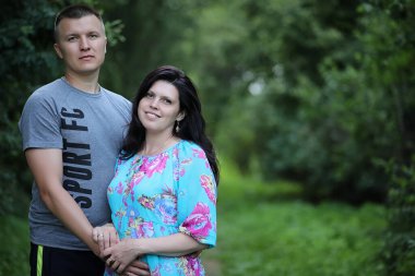 Annem ve iki kızım var.