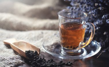 Bir hizmet tabloda çay demlendi