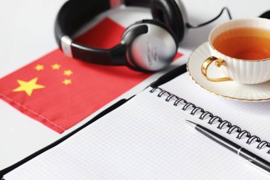 Yabancı dil öğrenmek. Not defteri girdileri ve bayrak için. Lang