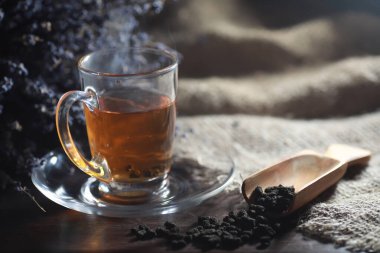 Bir hizmet tabloda çay demlendi