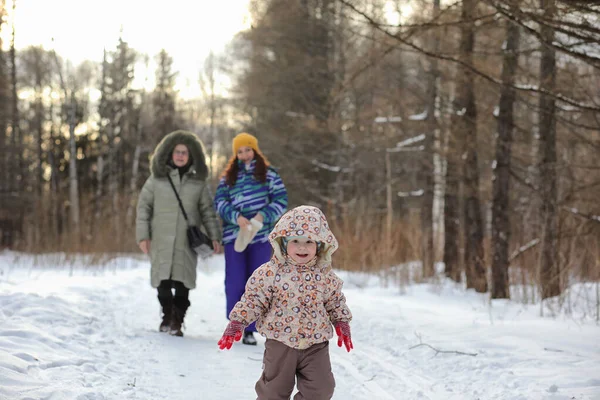 Kid running in winter park and have fun with family — Stock Photo, Image