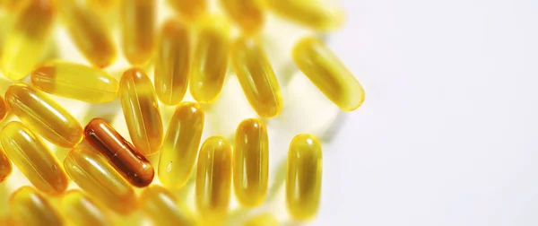 医療薬黄色の透明カプセル — ストック写真