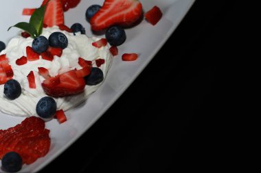 taze çilek ile Lor Tatlısı