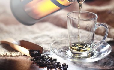 Bir hizmet tabloda çay demlendi