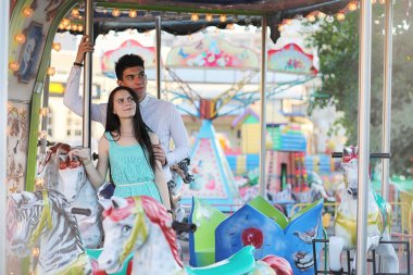 Genç çift ilk tarihte