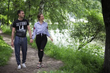 Güzel genç bir çift 