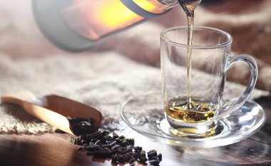 Bir hizmet tabloda çay demlendi