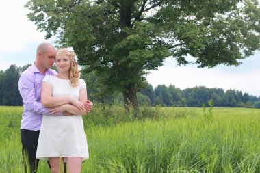 Çift aşık alanında yaz günde yürüyüş