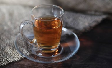 Bir hizmet tabloda çay demlendi