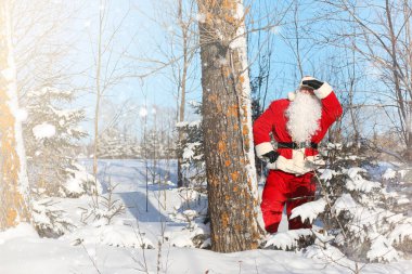 Noel Baba hediyeleri ile açık gelir. Noel Baba kırmızı bir SÜ