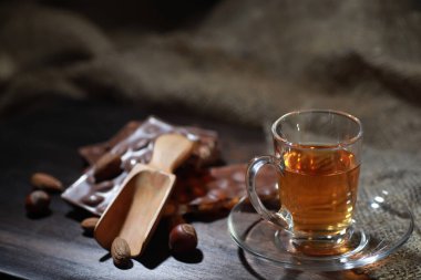 Bir hizmet tabloda çay demlendi