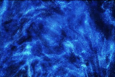 Evrenin uzak bir galakside bulutsu ve yıldız