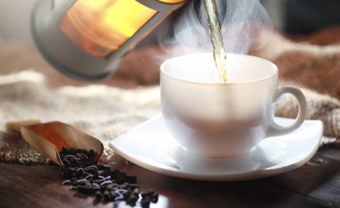 Bir hizmet tabloda çay demlendi