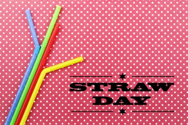 kokteyl tüpler bir parlak renkli arka plan üzerinde 