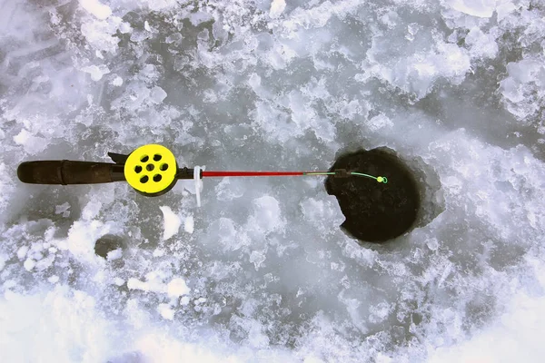 Malá zimní rybářský prut ice — Stock fotografie