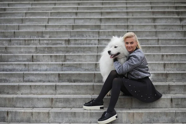 Lovely girl on a walk with a beautiful dog — Stock Photo, Image